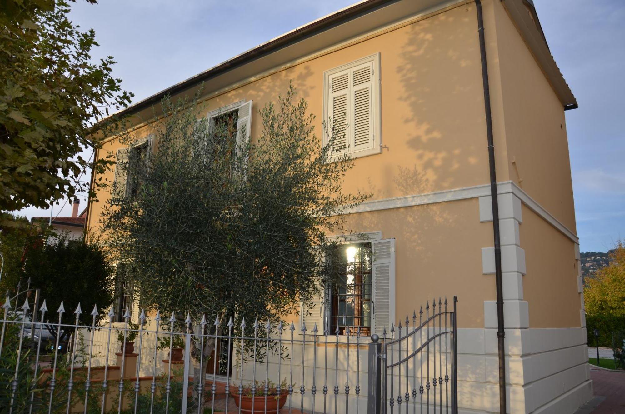 B & B Da Ferro Massarosa Exterior photo