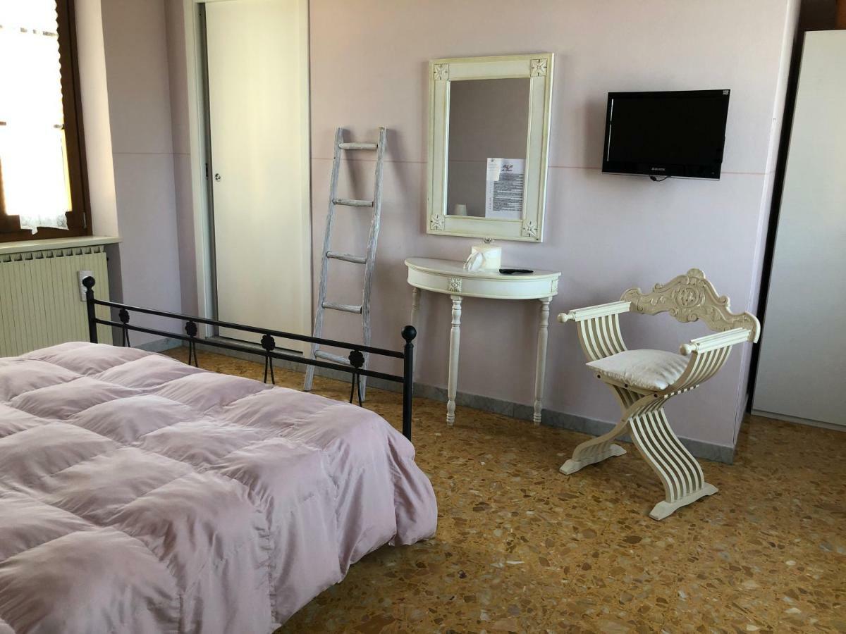 B & B Da Ferro Massarosa Exterior photo